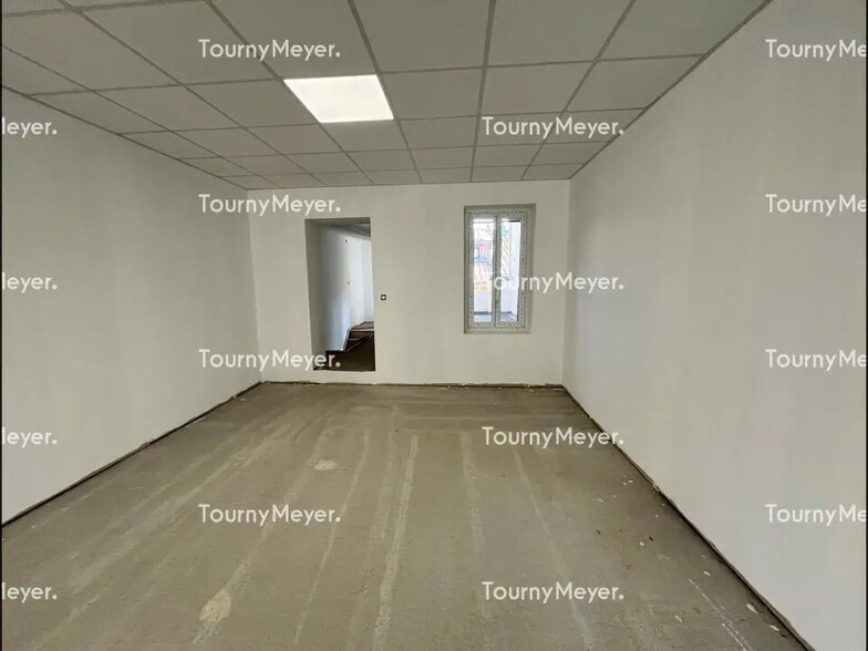 Retail in Toulouse to rent - Building Photo - Image 3 of 5