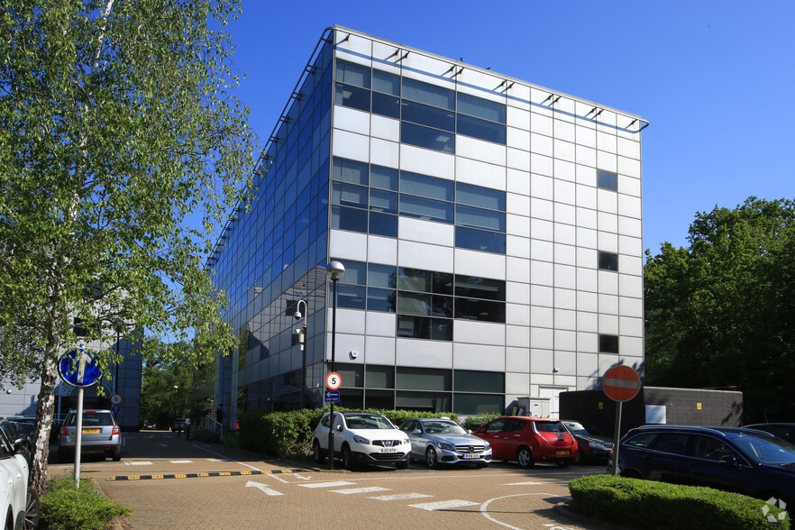 Hazelwick Ave, Crawley for sale - Primary Photo - Image 1 of 1