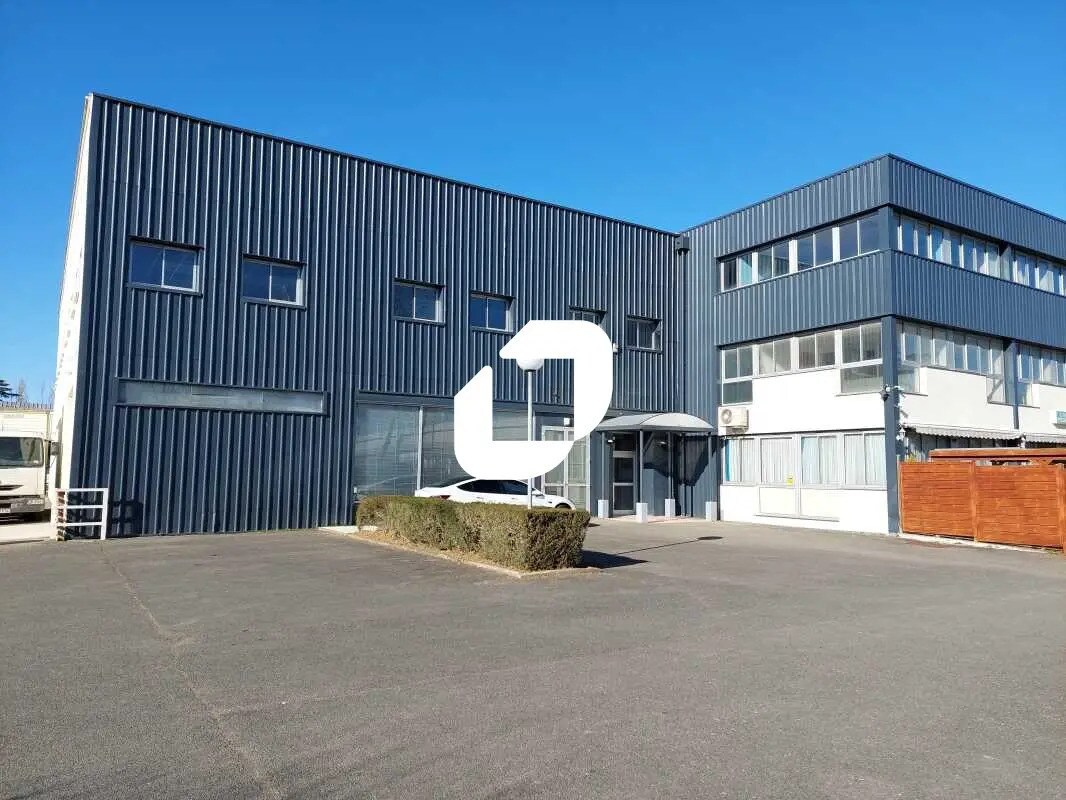 Office in Trappes to rent Building Photo- Image 1 of 18