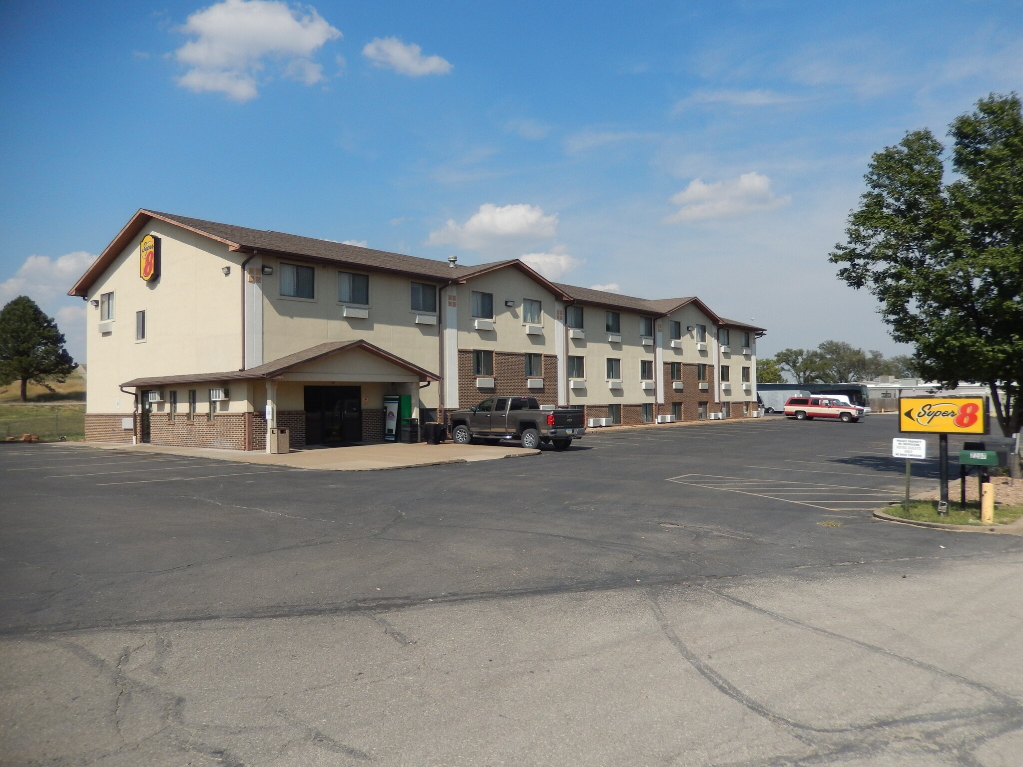 2207 N Buckeye Ave, Abilene, KS for sale Building Photo- Image 1 of 1