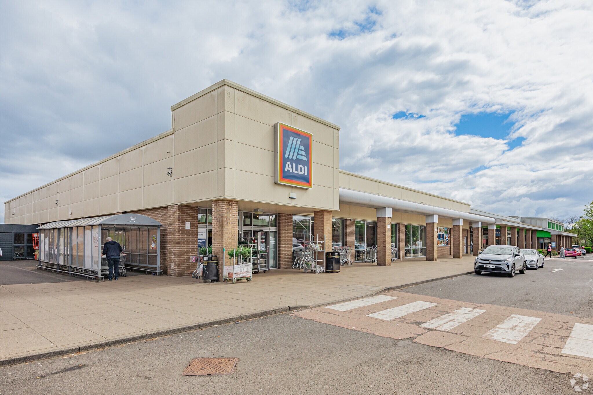 Bridgewater Pl, Erskine for sale Primary Photo- Image 1 of 1