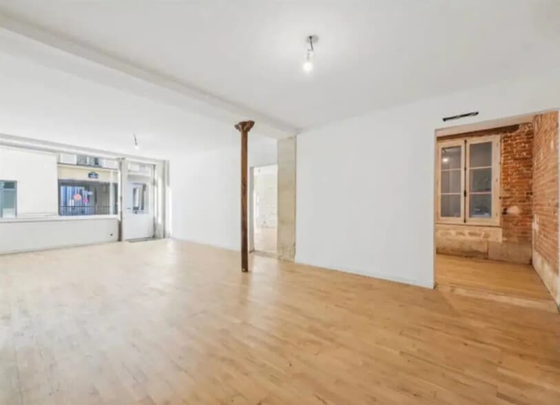 Build-to-Rent in Paris for sale - Building Photo - Image 2 of 9