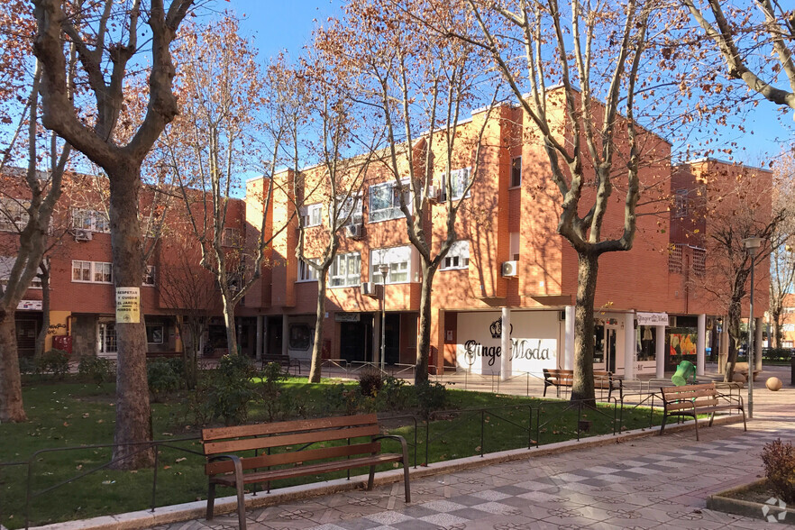 Plaza Blas de Otero, 6, Rivas-Vaciamadrid, Madrid for rent - Primary Photo - Image 1 of 2