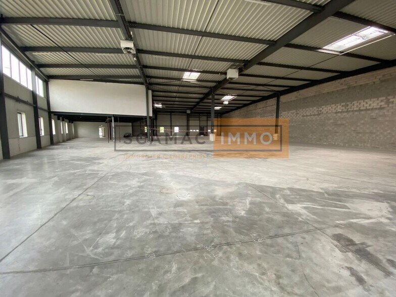 Light Industrial in La Courneuve to rent - Interior Photo - Image 2 of 5