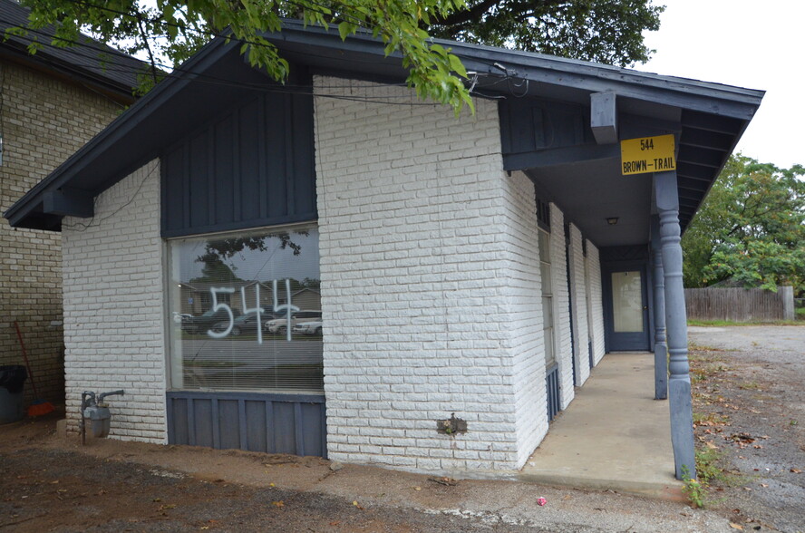 544 Brown Trl, Hurst, TX for rent - Building Photo - Image 2 of 25