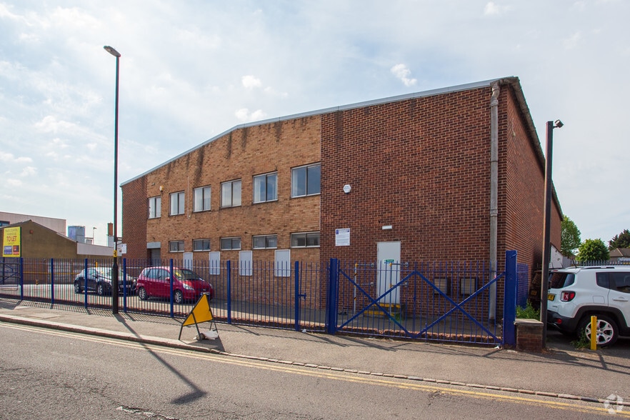 115 Canterbury Rd, Croydon to rent - Building Photo - Image 2 of 3