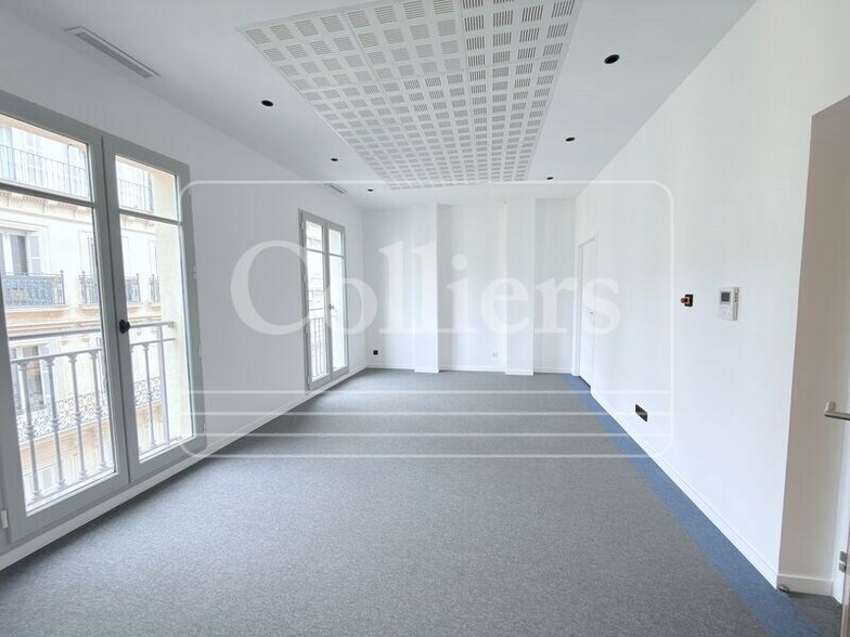 Office in Marseille to rent - Interior Photo - Image 2 of 4