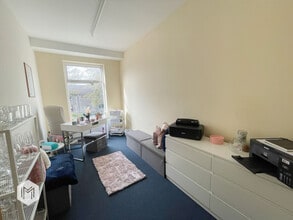 200-202 Deane Rd, Bolton to rent Interior Photo- Image 1 of 10