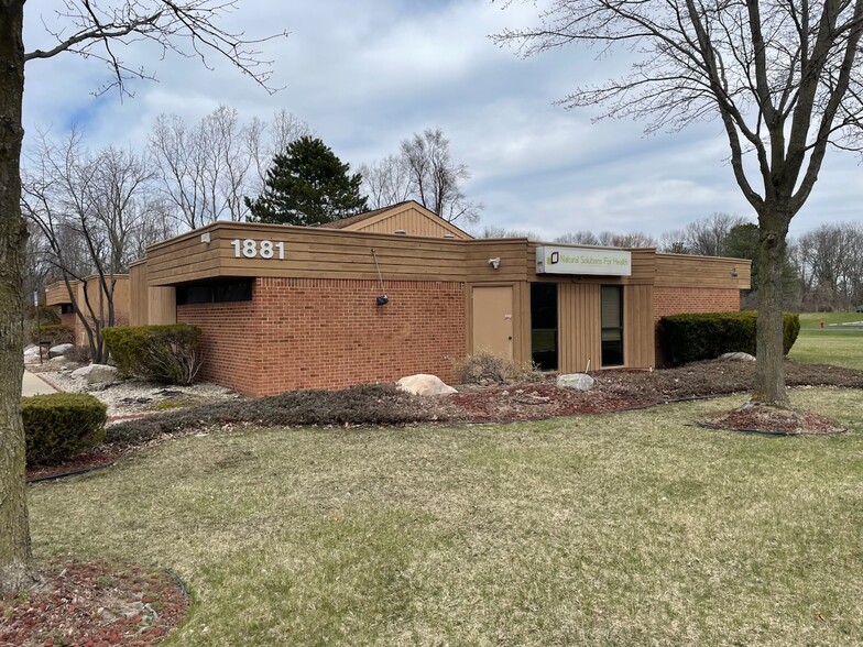 1881 Pontiac Trail, Walled Lake, MI for sale - Building Photo - Image 1 of 3