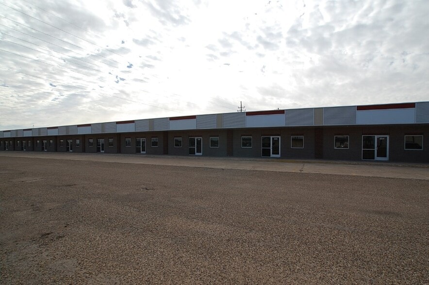 302-340 E 40th St, Lubbock, TX for rent - Building Photo - Image 3 of 6