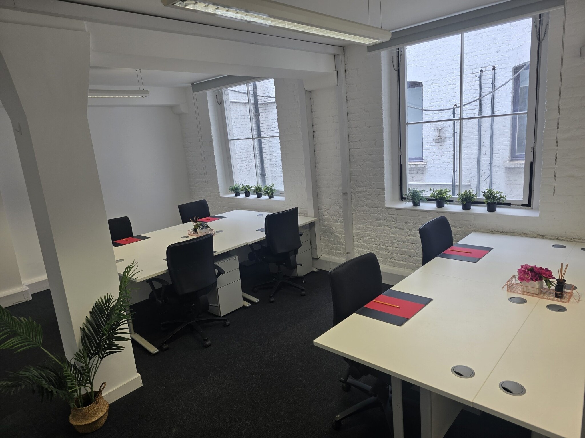 10 Whites Row, London to rent Interior Photo- Image 1 of 3