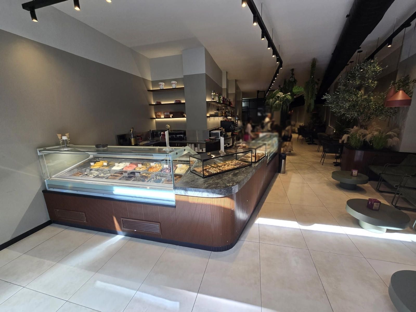 Retail in Barcelona, Barcelona to rent Interior Photo- Image 1 of 19