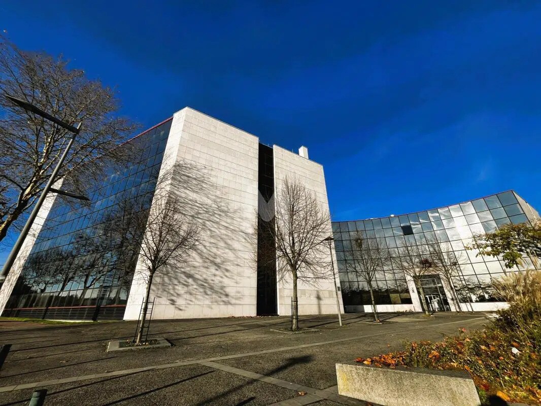 Office in Évry-Courcouronnes to rent Building Photo- Image 1 of 18