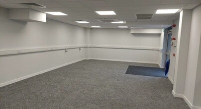 15 Brynhyfryd Rd, Port Talbot to rent Interior Photo- Image 2 of 5