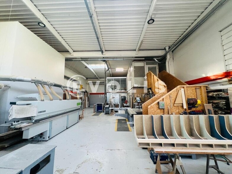 Light Industrial in Torcy for sale - Interior Photo - Image 2 of 6
