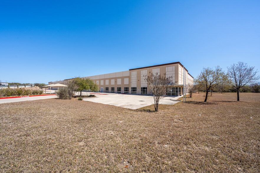 1732 Universal City Blvd, Universal City, TX for sale - Building Photo - Image 1 of 1