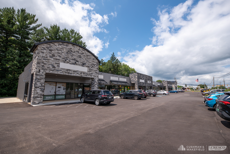 8533-8559 E Washington St, Chagrin Falls, OH for rent - Building Photo - Image 1 of 10