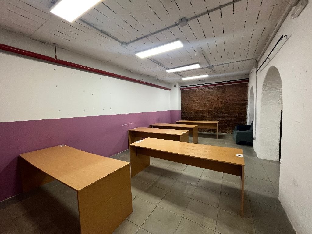 Retail in Madrid, Madrid to rent Interior Photo- Image 1 of 2