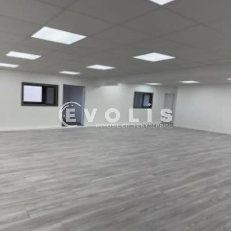 Office in Villeneuve-la-Garenne to rent Interior Photo- Image 1 of 5