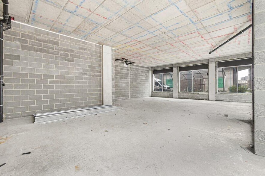 12 Tandy Pl, London to rent - Building Photo - Image 3 of 7