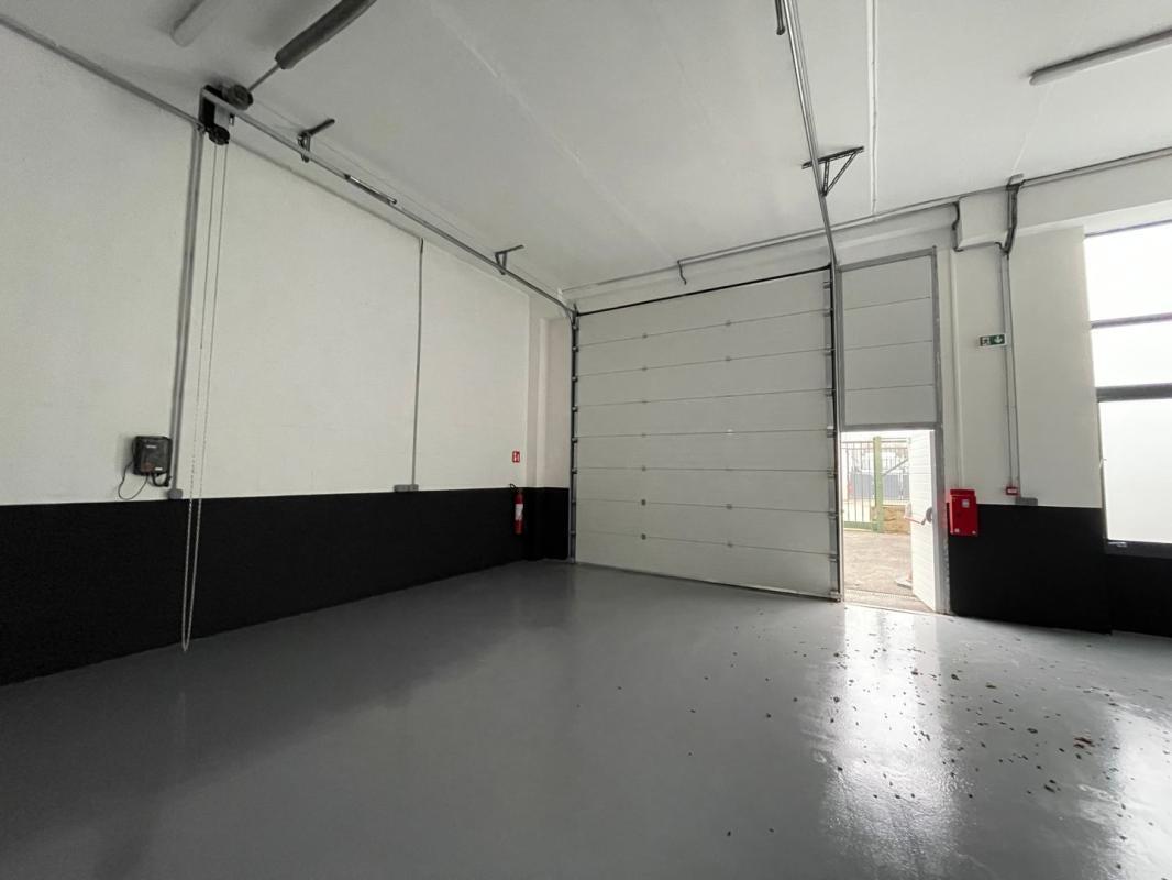 Industrial in Villejuif to rent Interior Photo- Image 1 of 6