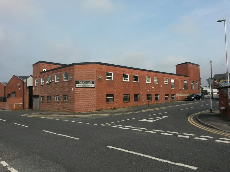 Russell St, Oldham for sale - Primary Photo - Image 1 of 2