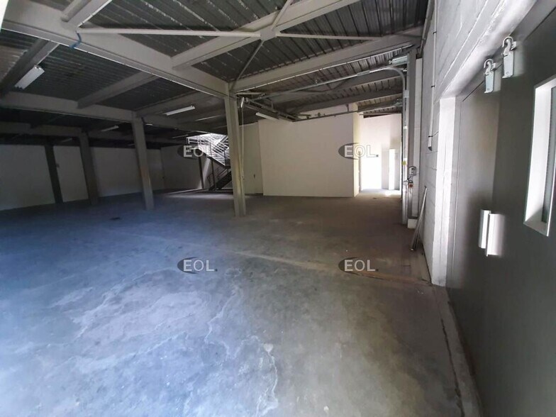 Light Industrial in Morangis to rent - Interior Photo - Image 2 of 7