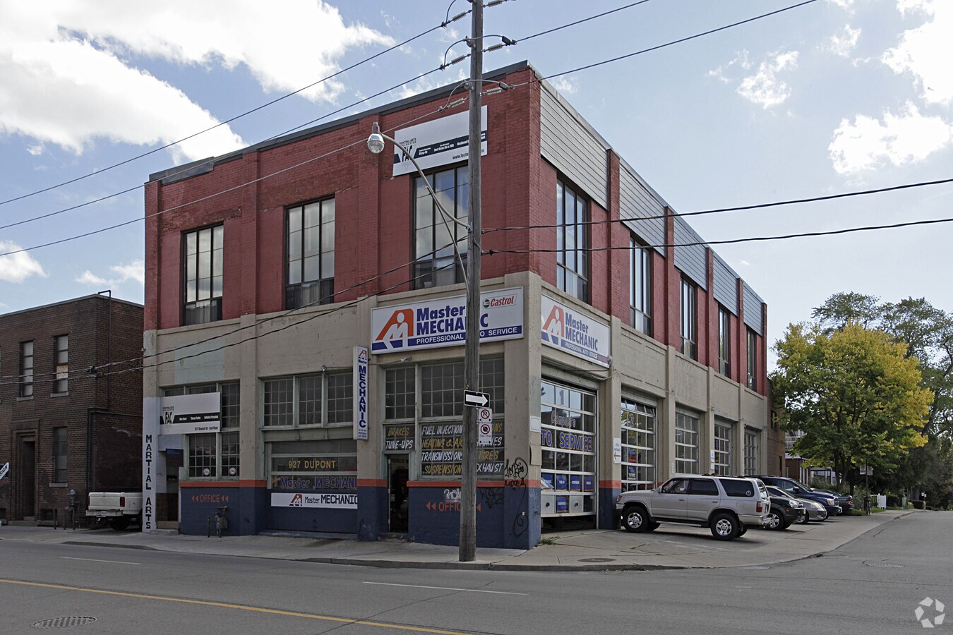 927 Dupont St, Toronto M6H 1Z1 UK