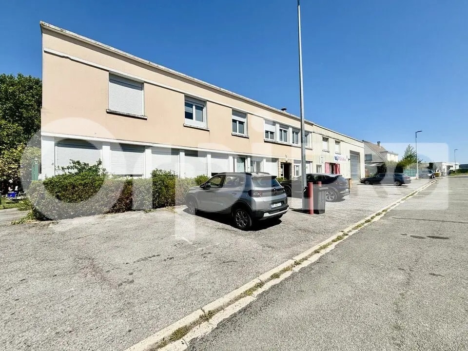 Location Bureaux 350 m² - Photo 1