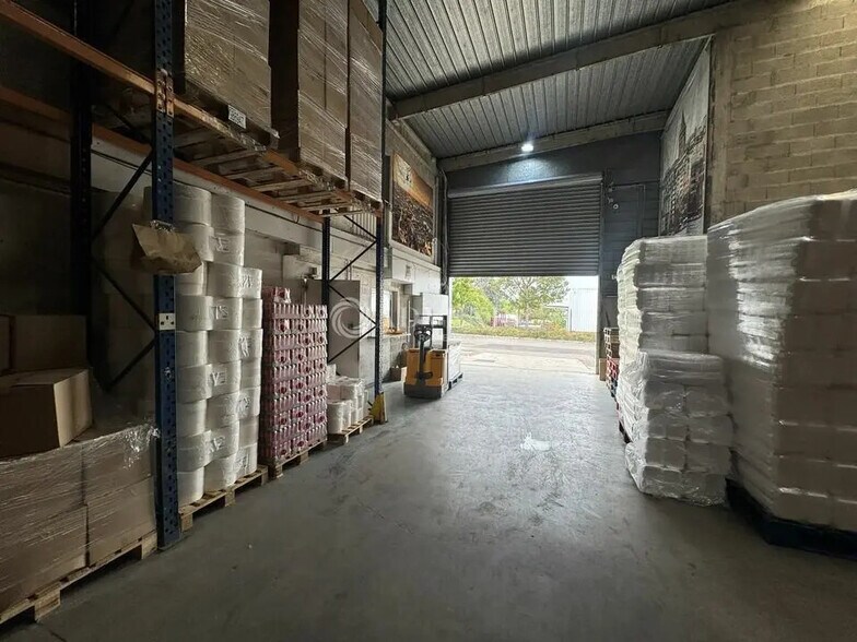 Light Industrial in Sarcelles for sale - Interior Photo - Image 3 of 7