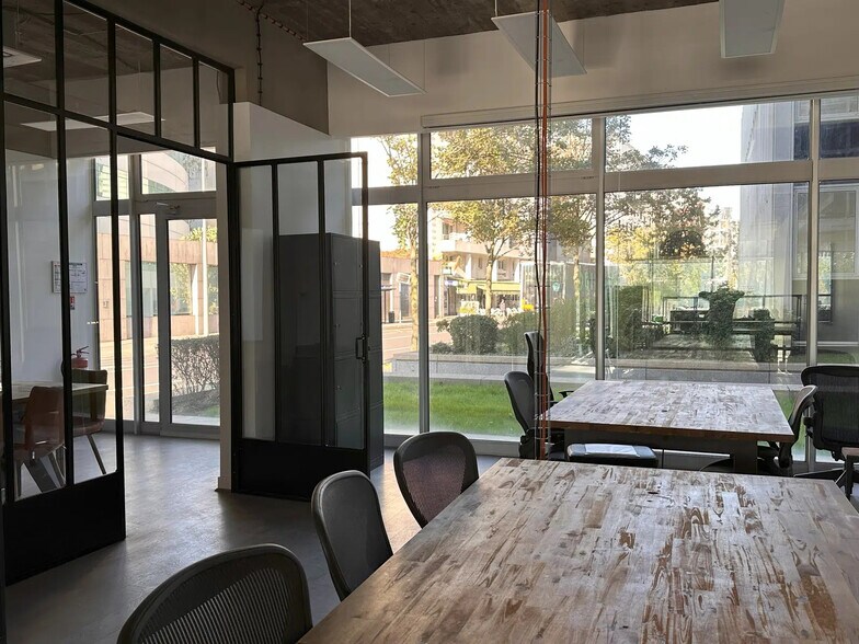 11 Quai Du Président Paul Doumer, Courbevoie for sale - Interior Photo - Image 3 of 8