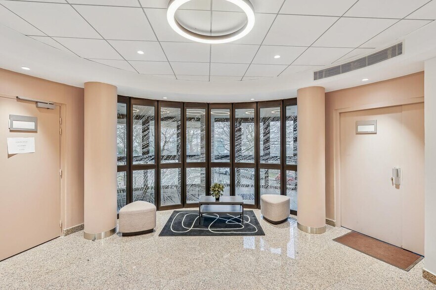 Office in Charenton-le-Pont to rent - Building Photo - Image 3 of 15