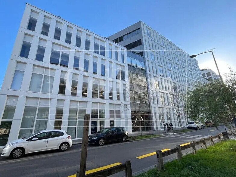 4 Rue Maurice Moissonnier, Vaulx-en-Velin to rent - Building Photo - Image 1 of 21