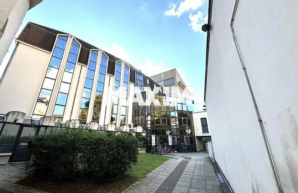 14 Rue Du Chapeau Rouge, Dijon to rent Primary Photo- Image 1 of 17