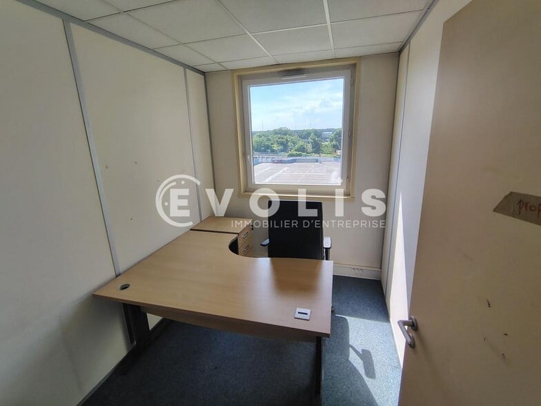 Office in Bondy to rent - Interior Photo - Image 3 of 8