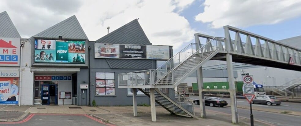162 Coles Green Rd, London to rent - Building Photo - Image 3 of 5