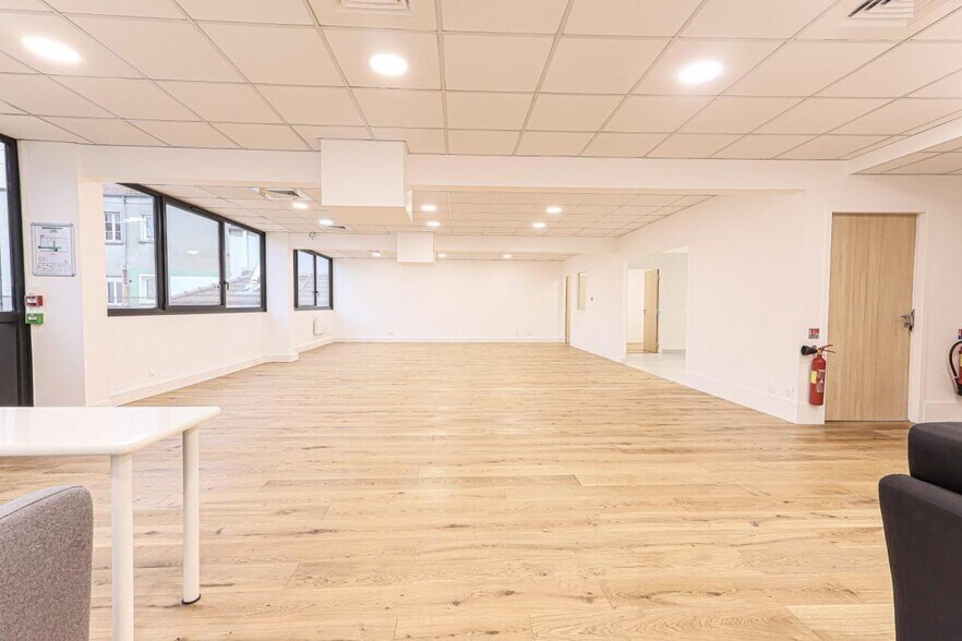 55 Avenue Danielle Casanova, Ivry-sur-Seine to rent - Interior Photo - Image 3 of 18
