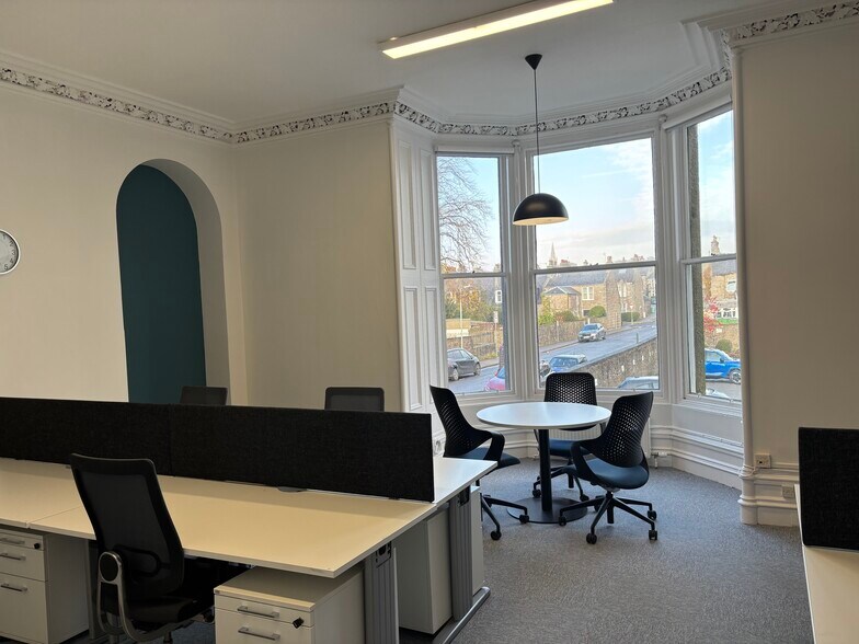 26 Carden Pl, Aberdeen to rent - Building Photo - Image 2 of 4