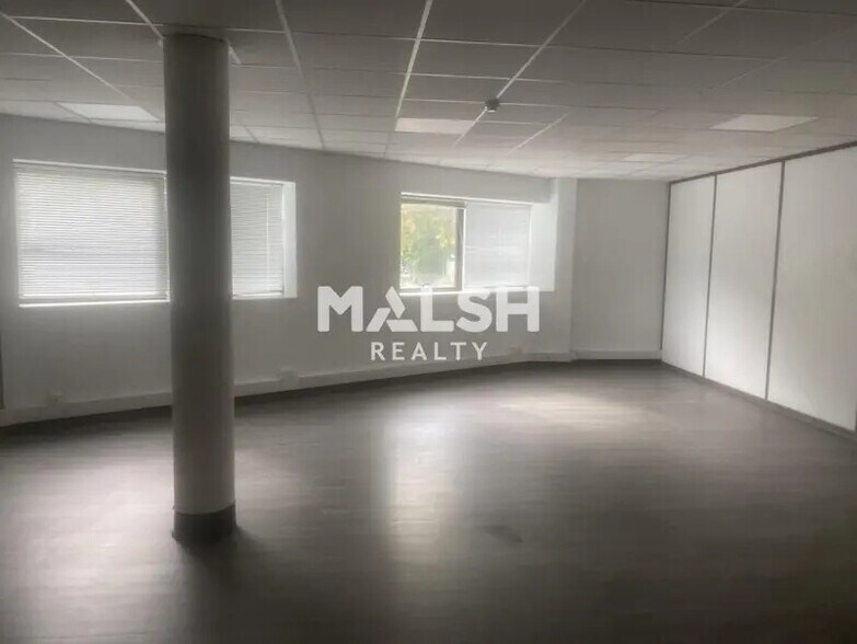 Office in Vaulx-en-Velin to rent - Interior Photo - Image 3 of 13