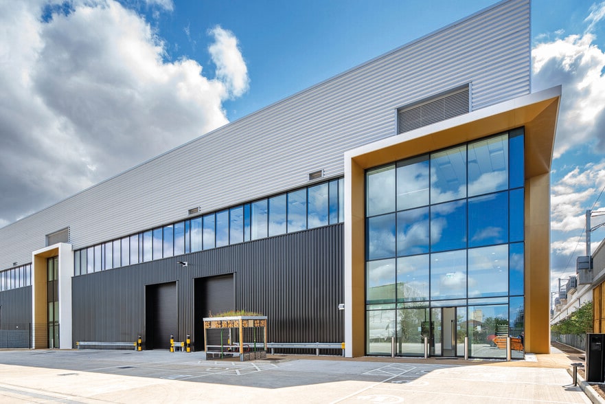 Swallowfield Way, Hayes to rent - Building Photo - Image 3 of 14