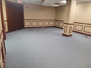 100 W Old Wilson Bridge Rd, Worthington, OH to rent Interior Photo- Image 1 of 7