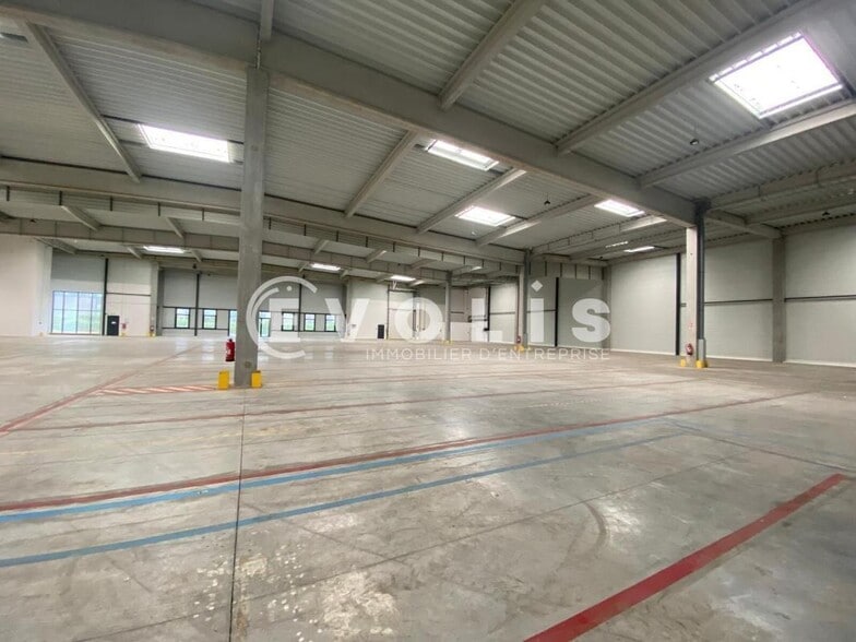 Light Industrial in Sucy-en-Brie to rent - Interior Photo - Image 3 of 9