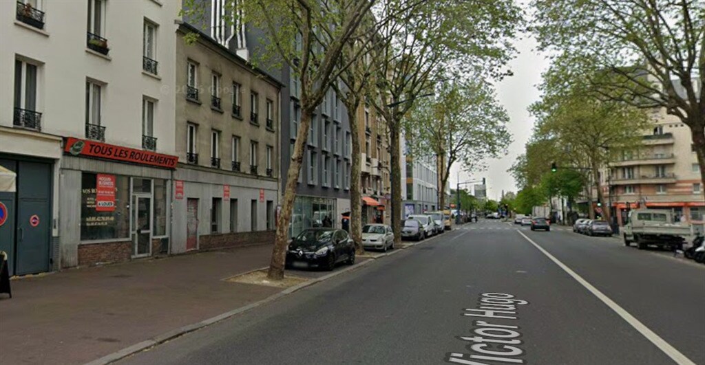 Retail in Clichy to rent Building Photo- Image 1 of 3
