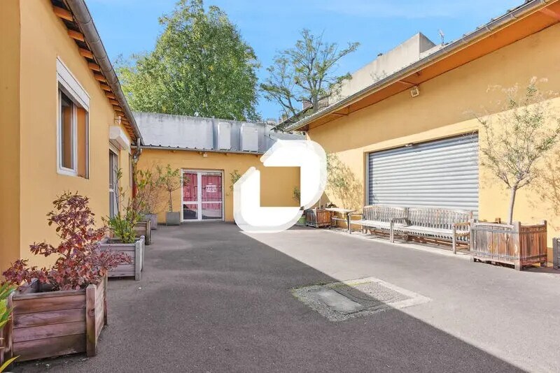 Office in Nanterre to rent Building Photo- Image 1 of 14