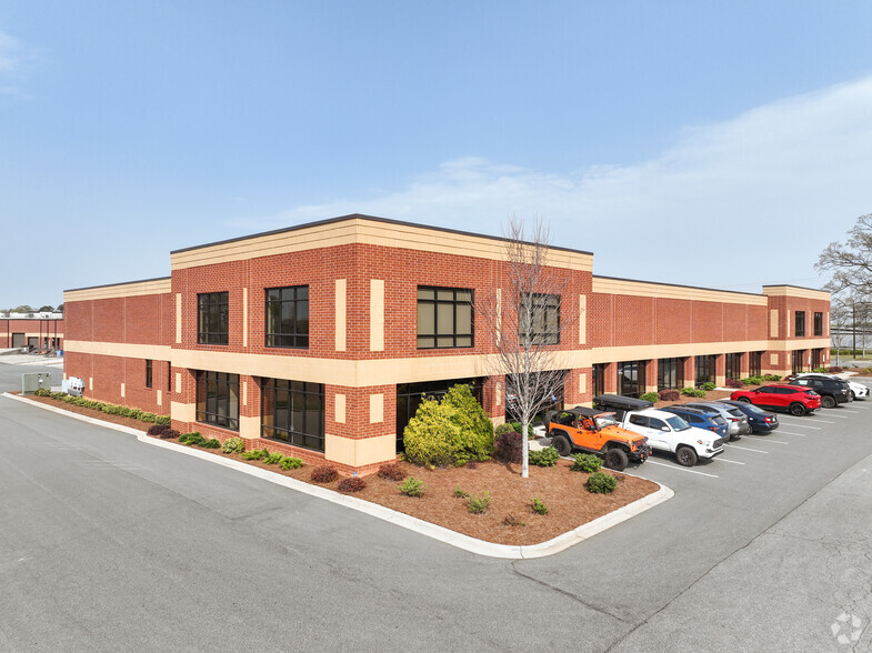 115 Corporate Center Dr, Mooresville, NC for rent - Building Photo - Image 1 of 4