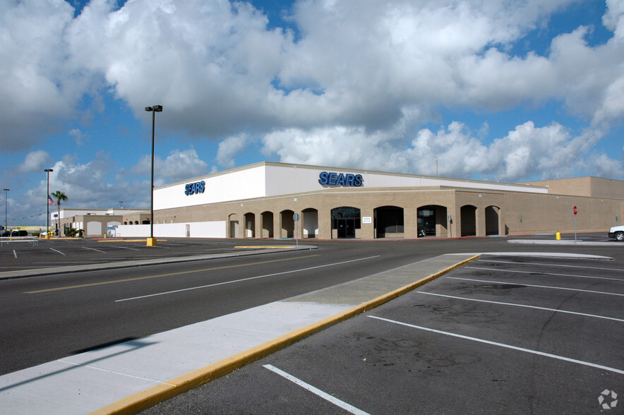 1305 Airline Rd, Corpus Christi, TX for rent - Building Photo - Image 1 of 4