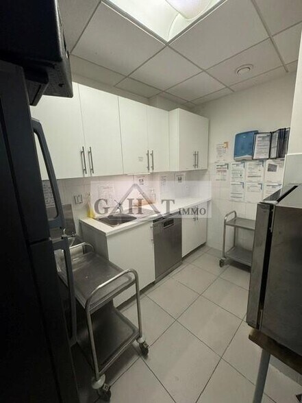 Retail in Vincennes to rent - Interior Photo - Image 3 of 4