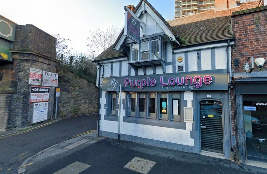 116 High St, Staines to rent - Building Photo - Image 1 of 1