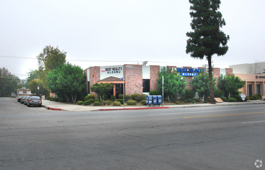 17057 Chatsworth St, Granada Hills, CA for sale - Primary Photo - Image 1 of 1