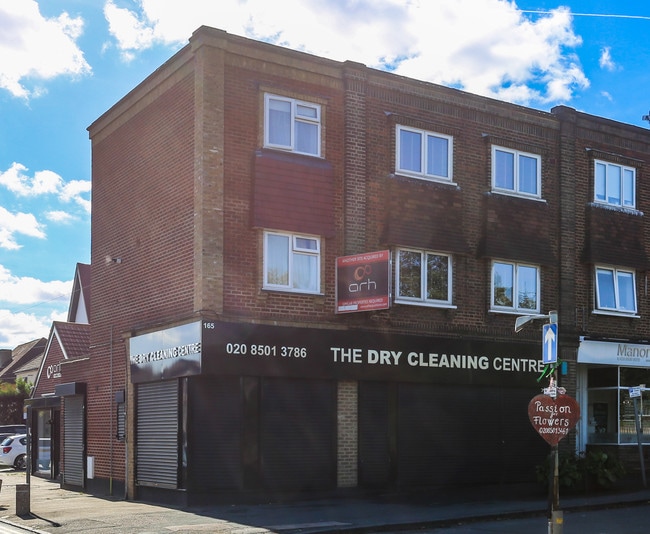 More details for 165 Manor Rd, Chigwell - Retail to Rent